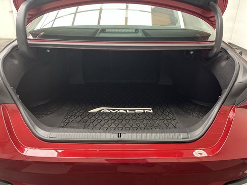 Used 2020 Toyota Avalon Limited image 30