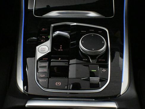 Used 2025 BMW X5 xDrive50e w/ M Sport Package image 26