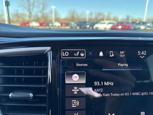 Used 2024 Chrysler Pacifica Touring-L FWD image 36