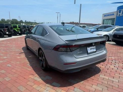 Used 2025 Honda Accord Sport image 9