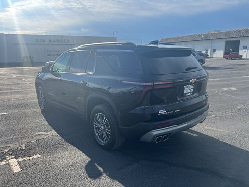 Used 2025 Chevrolet Traverse LT AWD/4WD image 5