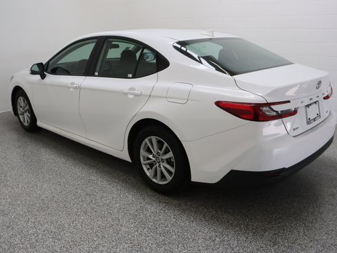 Used 2025 Toyota Camry LE image 9