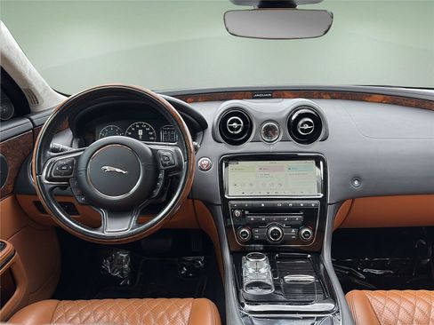 Used 2018 Jaguar XJ L Portfolio AWD/4WD image 15