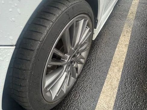 Used 2013 Hyundai Veloster RE:MIX Edition image 4