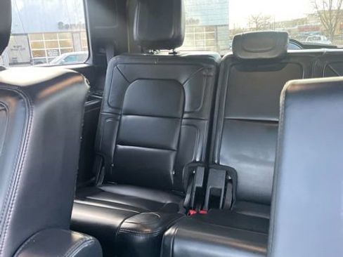 Used 2022 Lincoln Navigator Reserve image 11