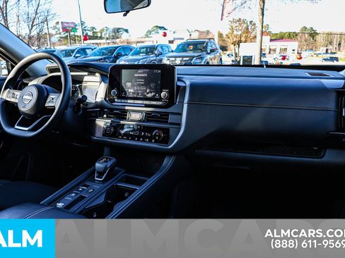 Used 2025 Nissan Pathfinder S image 28