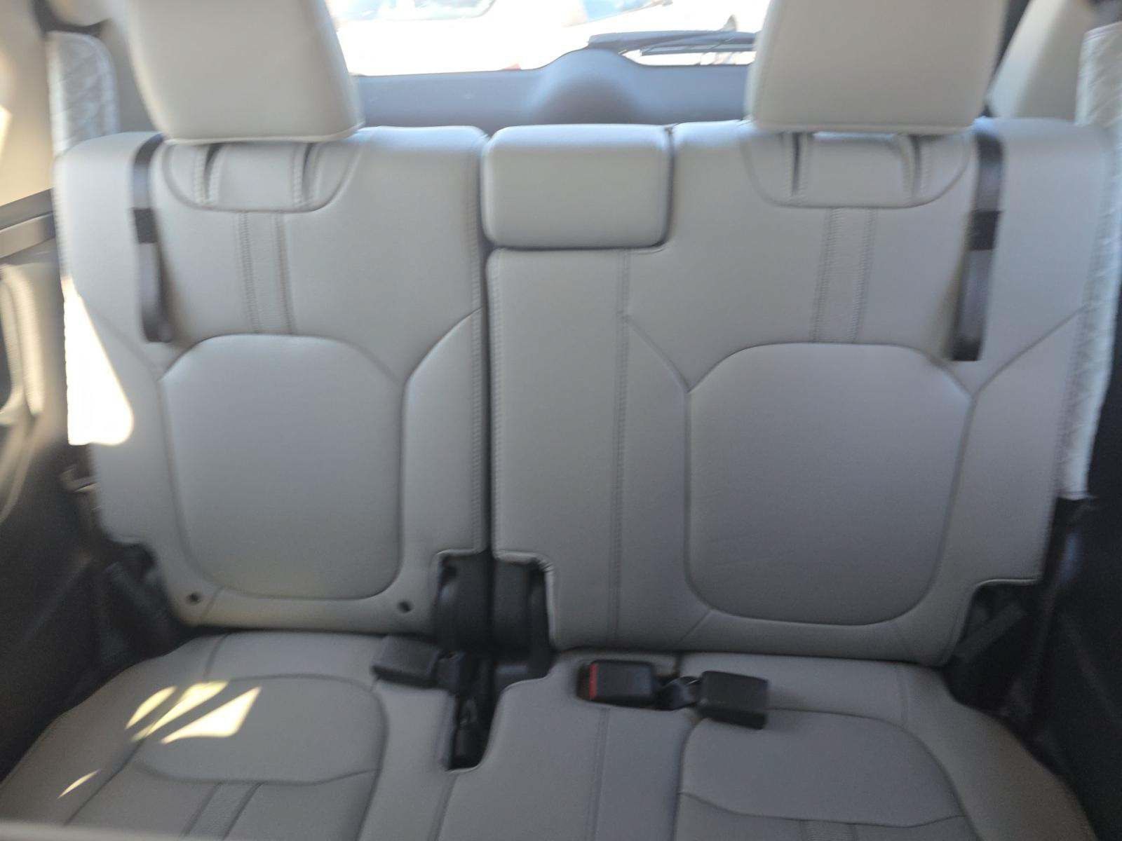 Used 2023 Honda Pilot EX-L image 11
