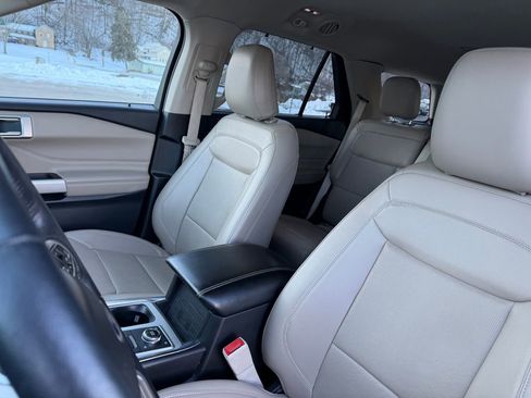 Used 2023 Ford Explorer Limited image 23