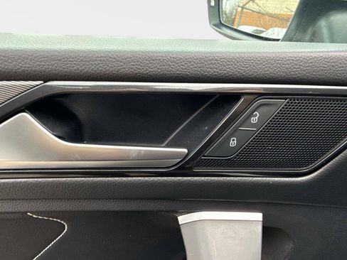 Used 2022 Volkswagen Tiguan SE image 19