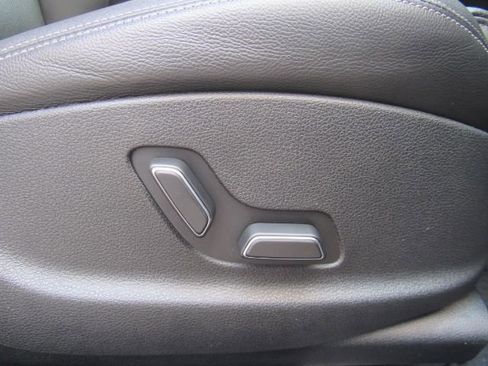 Used 2023 Genesis GV70 2.5T w/ Select Package image 23