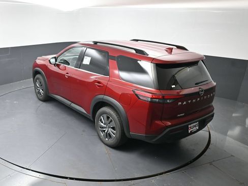 Used 2025 Nissan Pathfinder SV FWD image 43