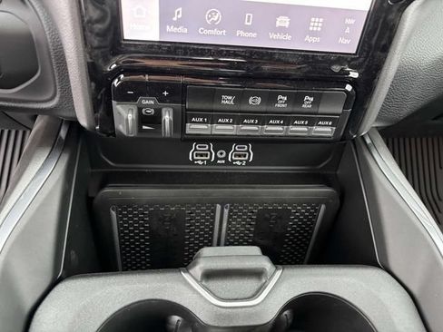 New 2025 RAM 2500 Laramie AWD/4WD image 23