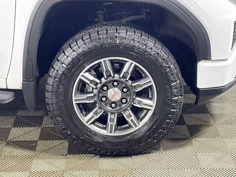 Used 2024 GMC Sierra 1500 AT4 w/ Technology Package AWD/4WD image 23