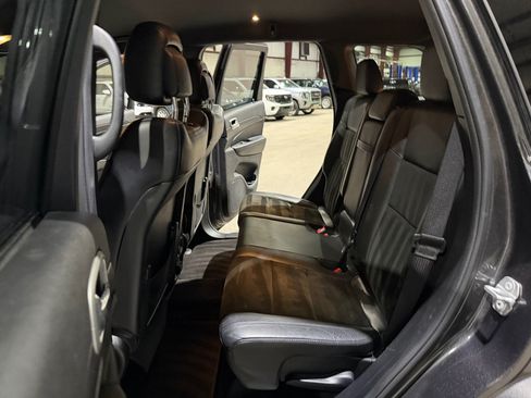 Used 2018 Jeep Grand Cherokee Altitude AWD/4WD image 17