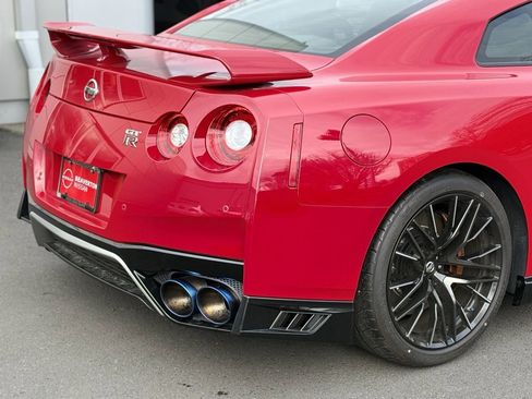 Used 2020 Nissan GT-R Premium w/ Premium Interior Package image 7