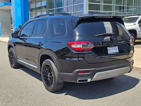Used 2025 Honda Pilot Elite image 3