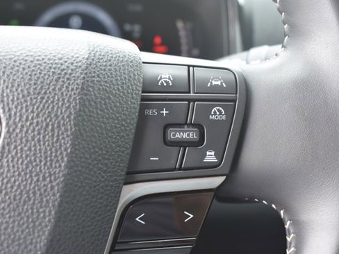 Used 2025 Toyota Camry SE FWD image 21