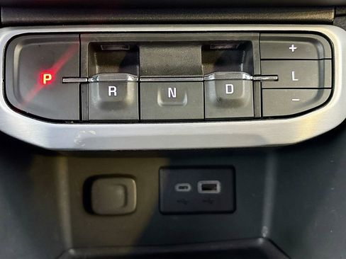 Used 2023 GMC Acadia SLE w/ Elevation Edition image 16