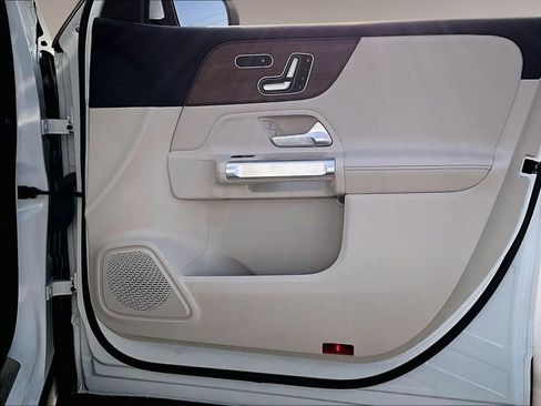 Used 2023 Mercedes-Benz GLB 250 w/ Premium Package image 26