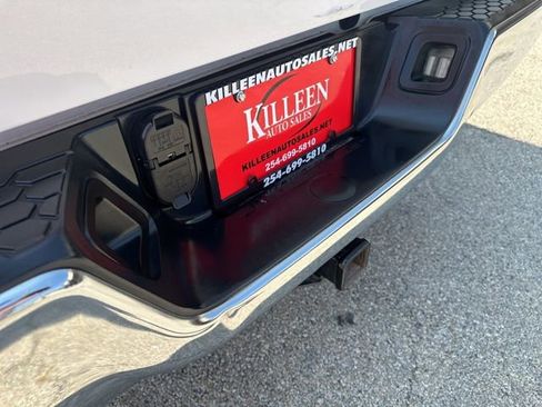 Used 2019 RAM 1500 Classic SLT image 8