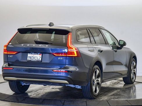 Certified 2024 Volvo V60 B5 Cross Country Plus image 5