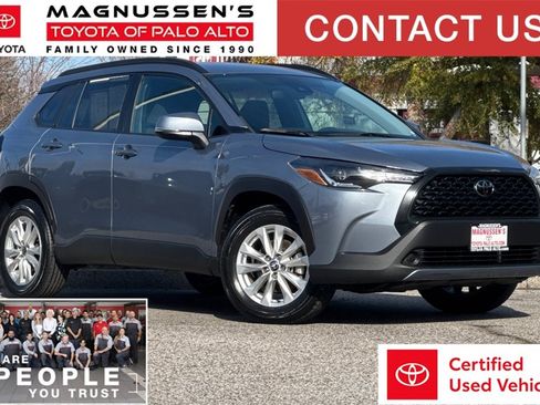 Certified 2022 Toyota Corolla Cross LE image 1