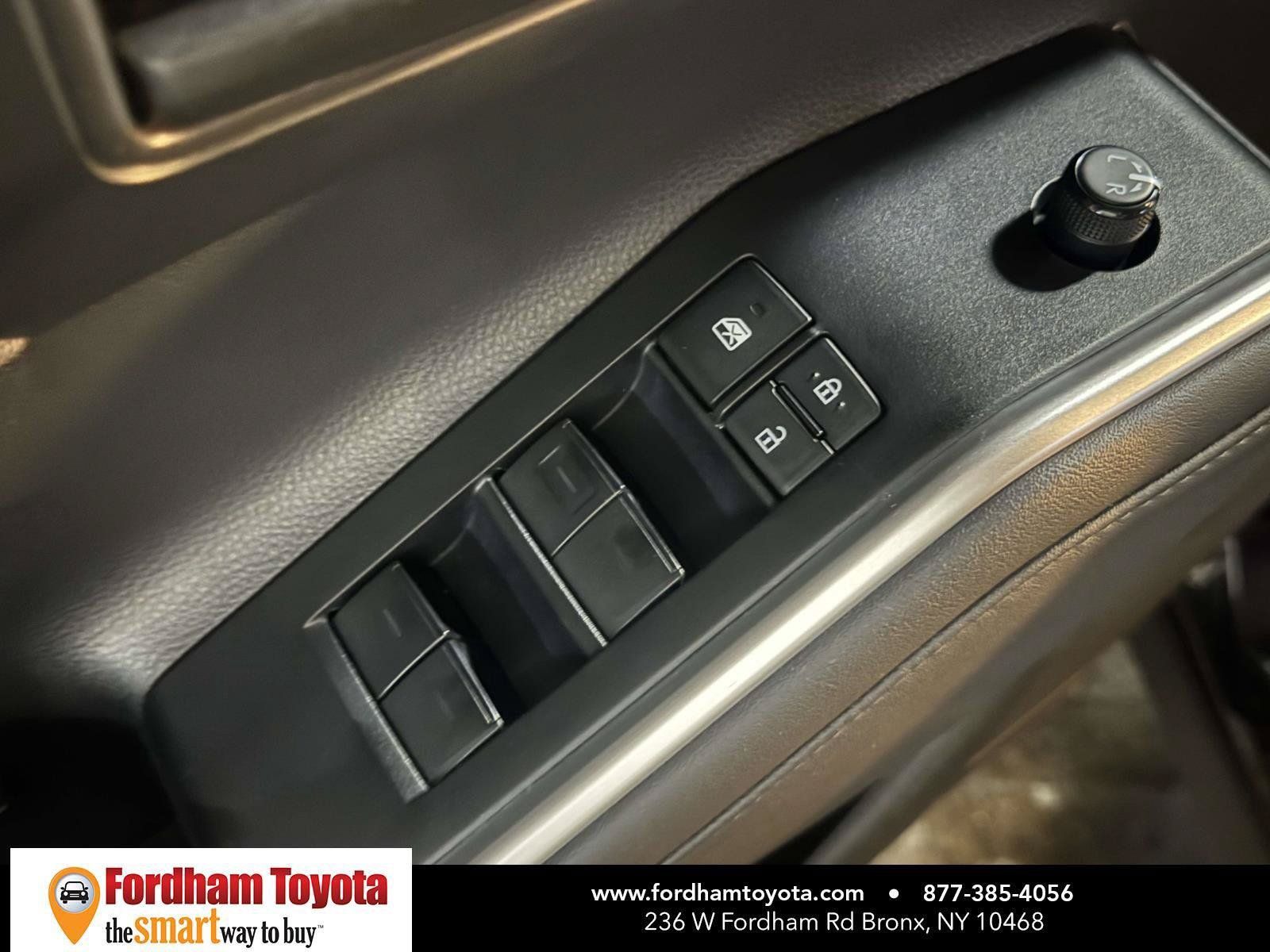 Used 2023 Toyota Highlander LE AWD/4WD image 16