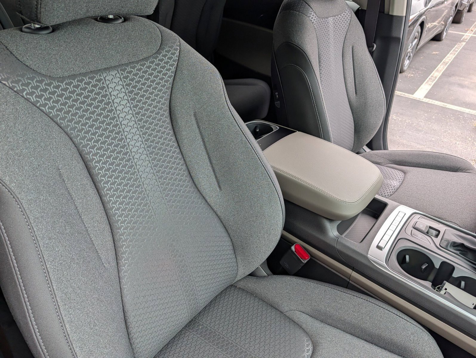 New 2027 Kia Carnival LX FWD image 28