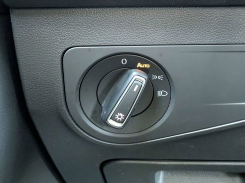 Certified 2024 Volkswagen Tiguan SE R-Line image 34