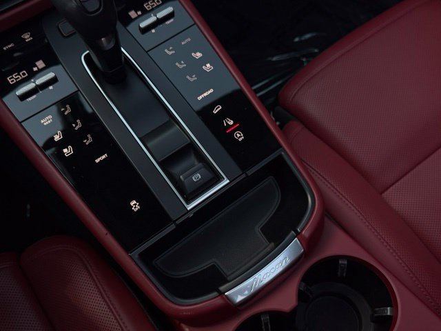 Used 2023 Porsche Macan AWD/4WD image 37