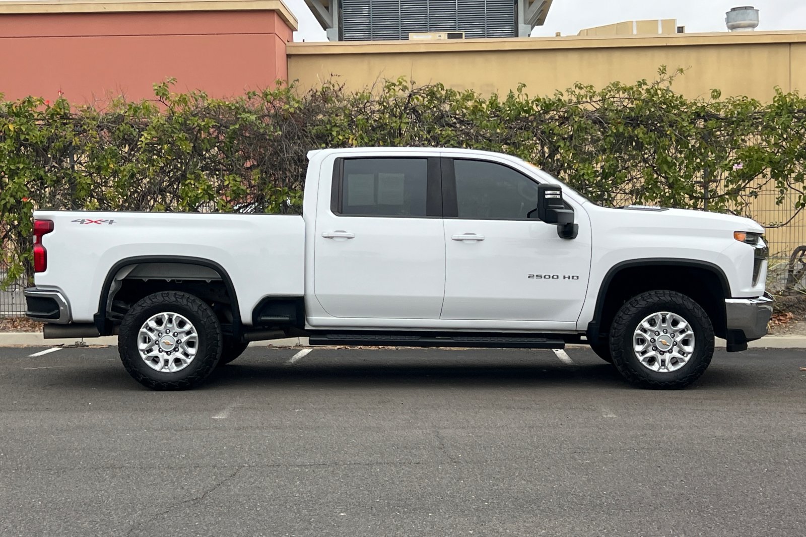 Used 2022 Chevrolet Silverado 2500 LT w/ Fleet Comfort Package AWD/4WD image 3