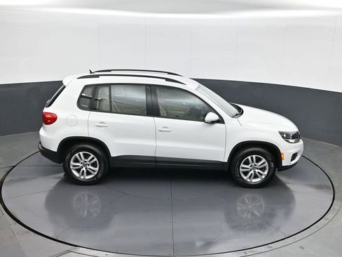 Used 2016 Volkswagen Tiguan S image 16