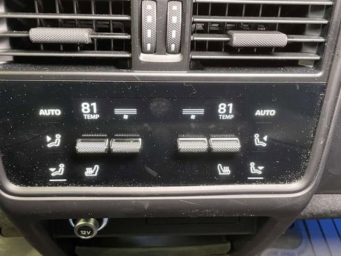 Used 2025 Porsche Cayenne S image 26