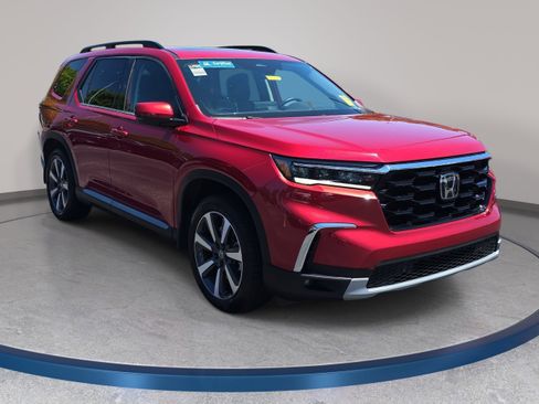 Used 2023 Honda Pilot Touring image 3