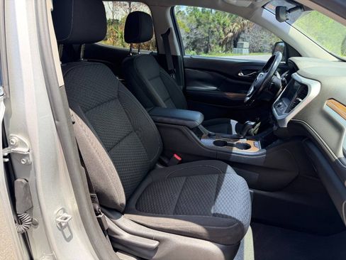 Used 2018 GMC Acadia SLE AWD/4WD image 25