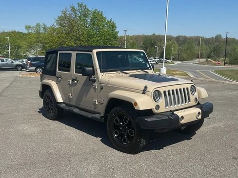 Used 2016 Jeep Wrangler Unlimited Sahara AWD/4WD image 2