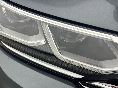 Used 2022 Volkswagen Tiguan SEL R-Line image 38