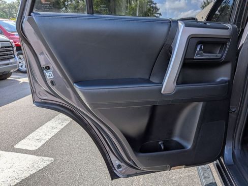 Used 2022 Toyota 4Runner SR5 Premium w/ Moonroof Package RWD image 28