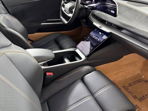 Used 2025 Lucid Air Grand Touring image 14