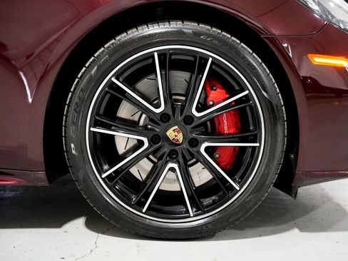 Used 2018 Porsche Panamera Turbo image 40