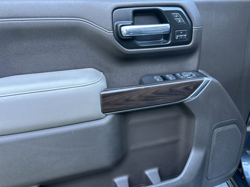 Used 2019 GMC Sierra 1500 SLT w/ SLT Premium Package image 17