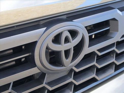 Certified 2025 Toyota Tacoma TRD Off-Road AWD/4WD image 29