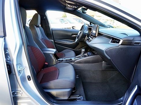 Used 2025 Toyota Corolla SE image 11