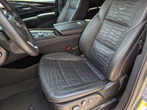 Used 2024 Cadillac Escalade Sport Platinum w/ LPO, Floor Liner Package AWD/4WD image 5