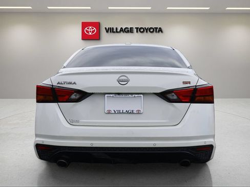 Used 2024 Nissan Altima 2.5 SR w/ SR Premium Package FWD image 4