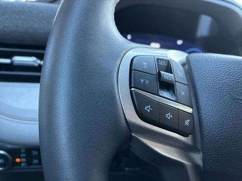 Used 2025 Ford Explorer Active w/ Active Comfort Package image 28