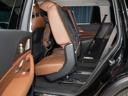 Certified 2026 Mercedes-Benz GLS 450 4MATIC image 18