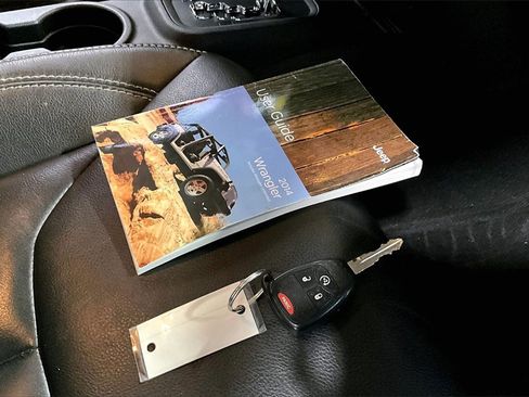 Used 2014 Jeep Wrangler Unlimited Sahara image 32