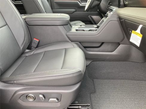 New 2026 GMC Sierra 2500 Denali w/ Denali Reserve Package image 17