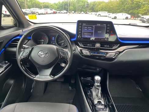 Used 2022 Toyota C-HR XLE FWD image 23